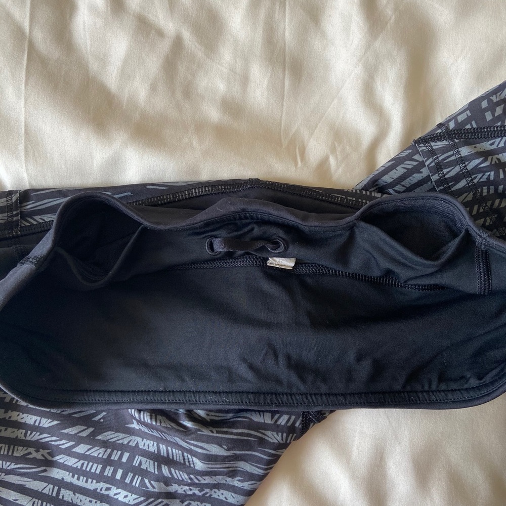 LULULEMON RUN TOP SOEED CROP SIZE 8 - Picture 4 of 6